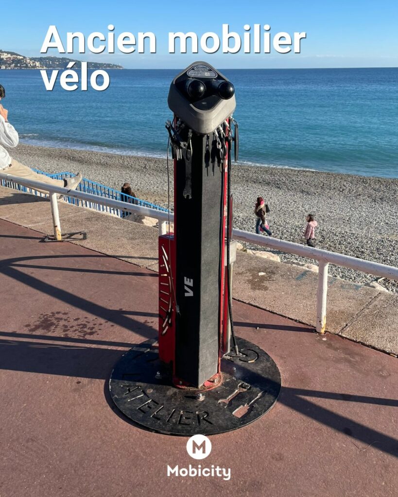 Ancien mobilier vélo démonté à Nice dans le cadre du chantier Mobicity